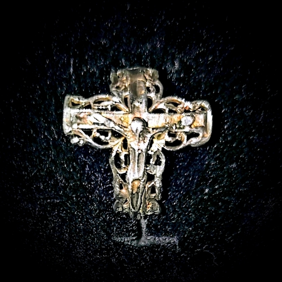 Exquisite 14k White Gold Vintage Crucifix Ring - Picture 1 of 15